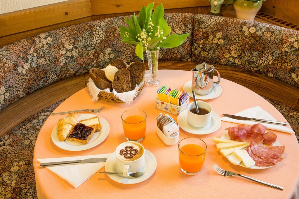 Hotel Garni Ai Serrai ロッカ・ピエートレ エクステリア 写真