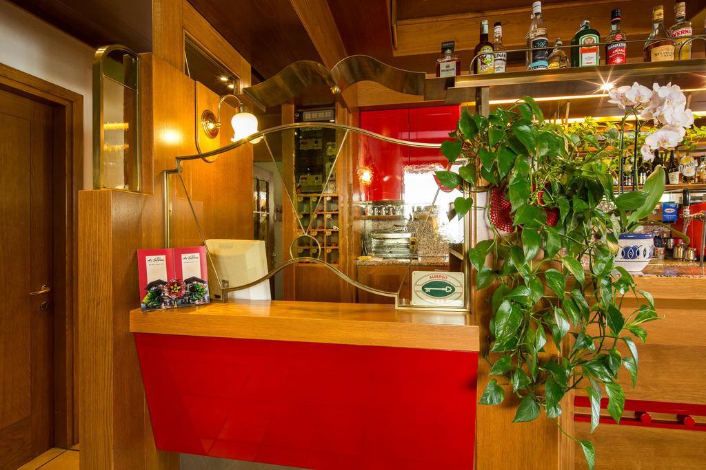 Hotel Garni Ai Serrai ロッカ・ピエートレ エクステリア 写真