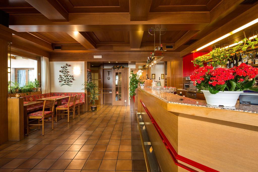 Hotel Garni Ai Serrai ロッカ・ピエートレ エクステリア 写真