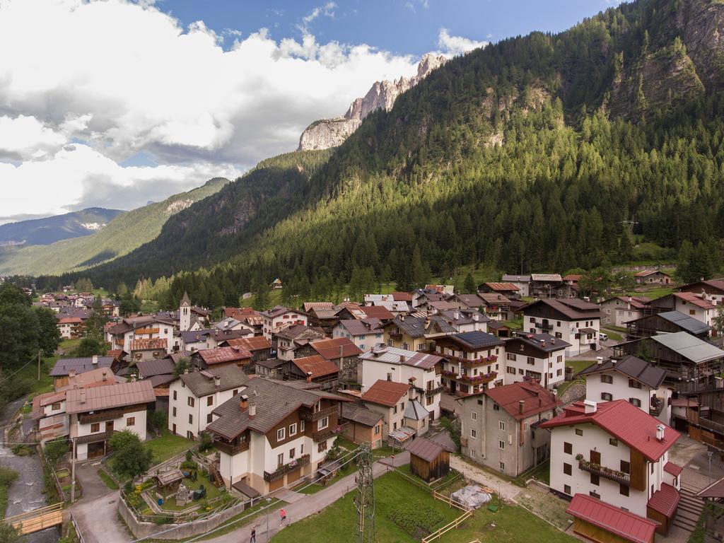 Hotel Garni Ai Serrai ロッカ・ピエートレ エクステリア 写真