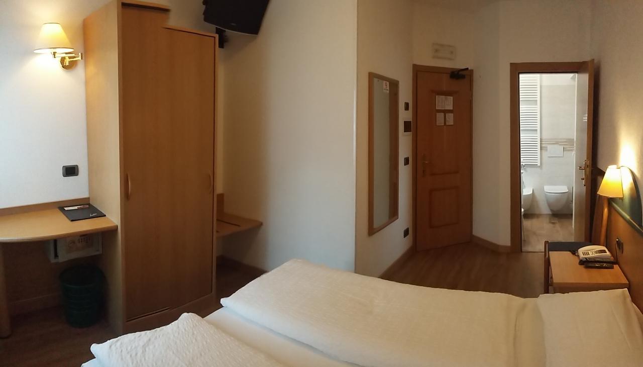 Hotel Garni Ai Serrai ロッカ・ピエートレ エクステリア 写真