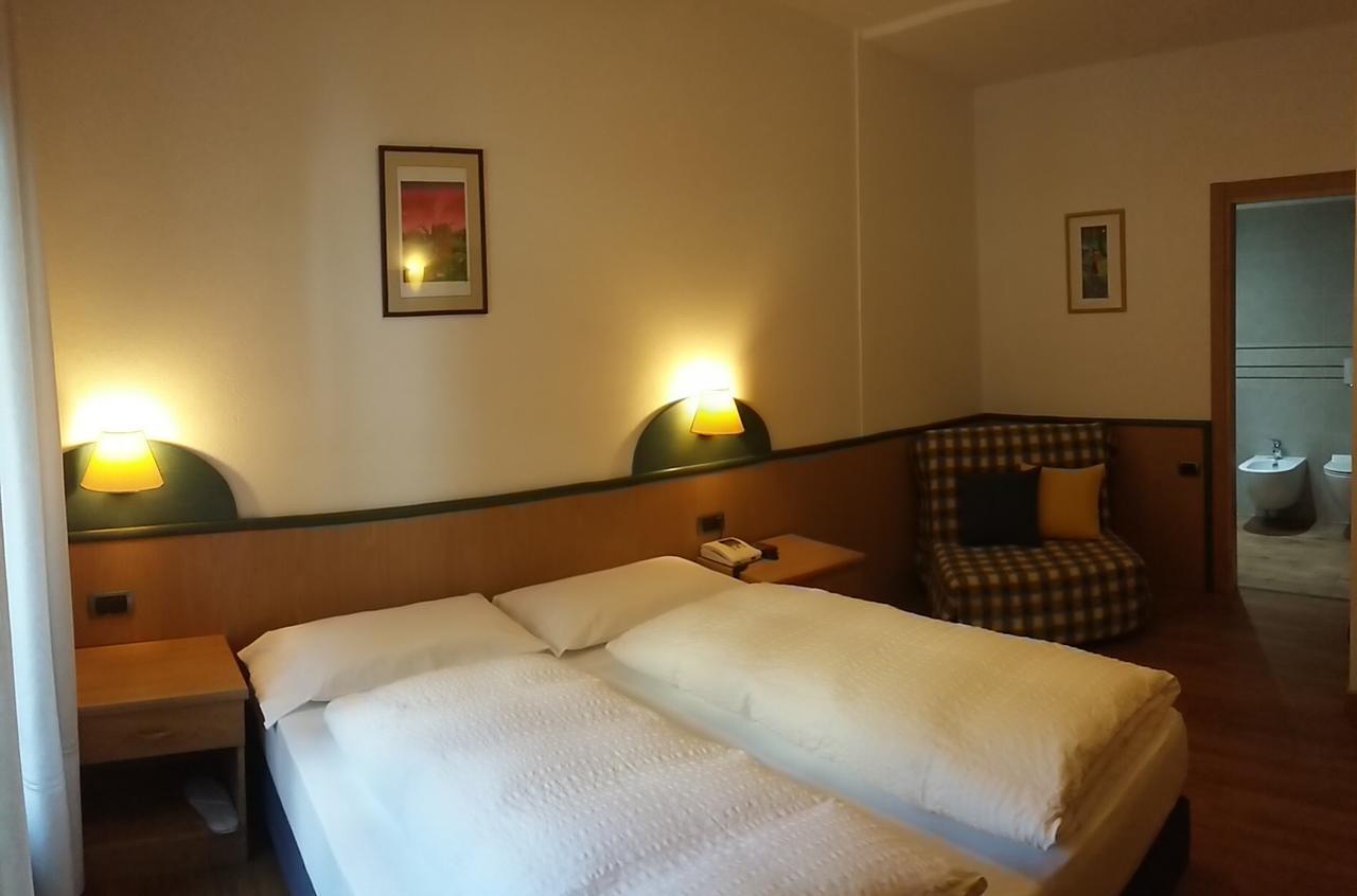 Hotel Garni Ai Serrai ロッカ・ピエートレ エクステリア 写真